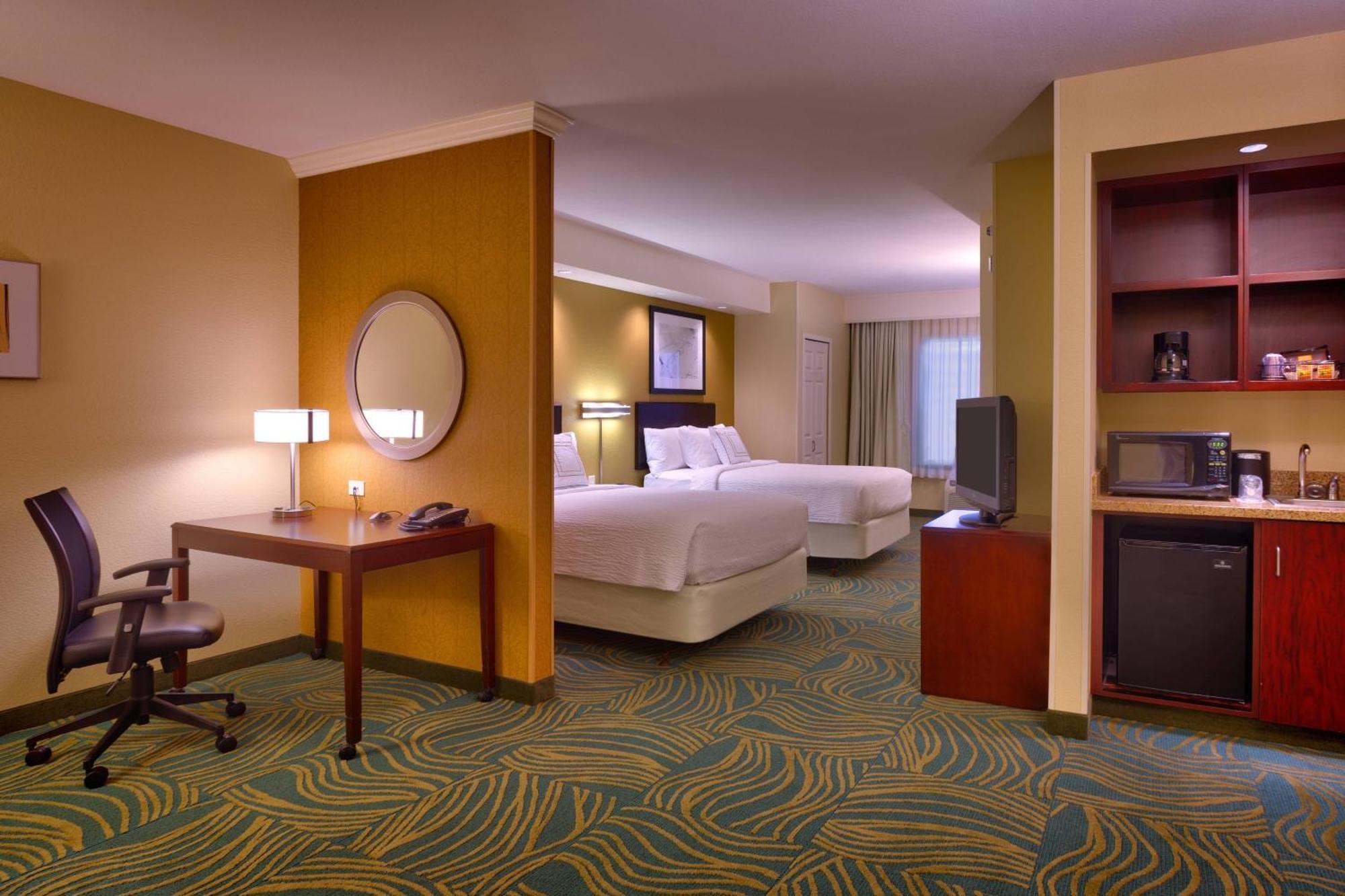 Springhill Suites By Marriott Сидър Сити Екстериор снимка