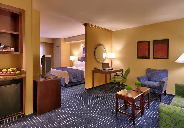 Springhill Suites By Marriott Сидър Сити Стая снимка